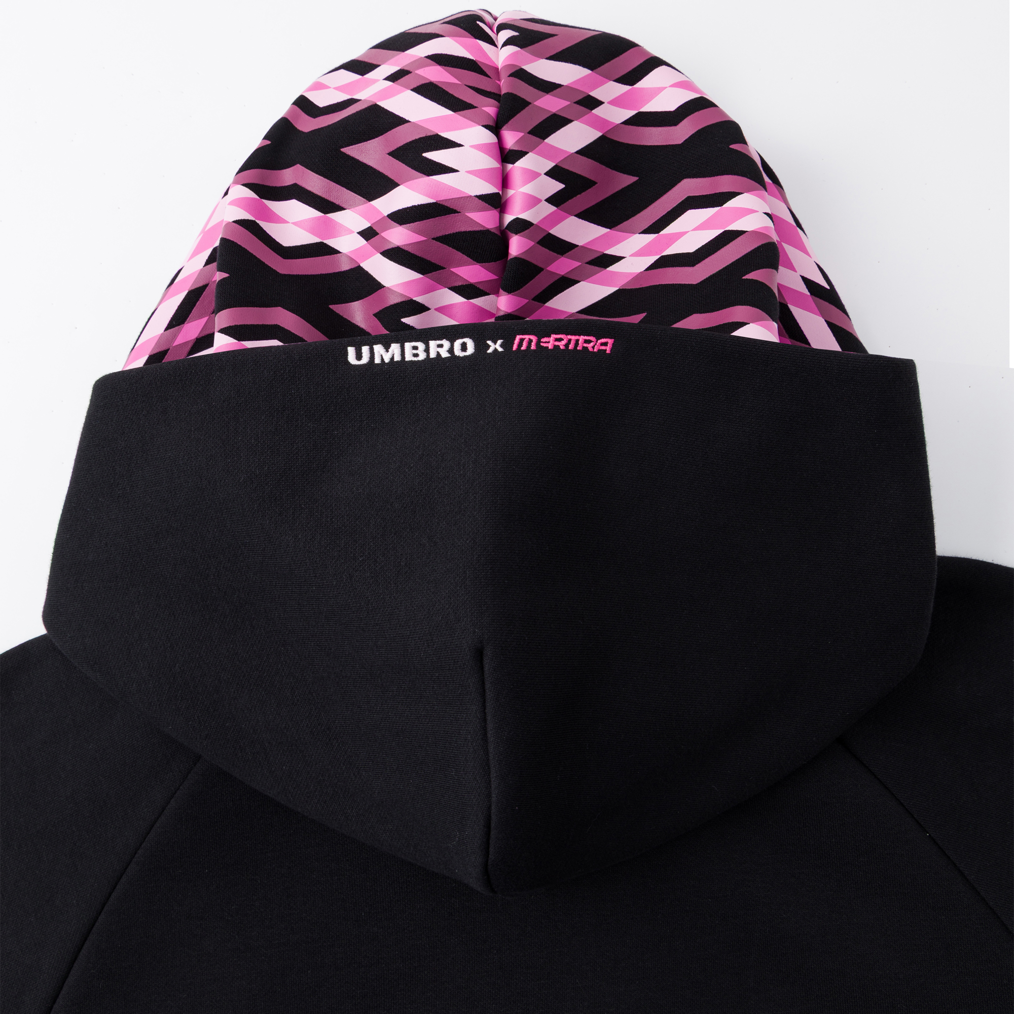 MERTRA x Umbro Warm Up Hood (Black/Pink) MERTRA x Umbro Warm Up Hood (Black/Pink)